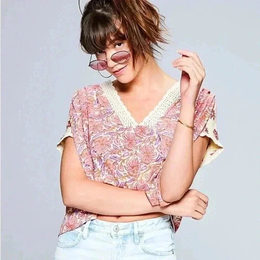 Free People Lelani Printed V-Neck Knit Crop Tee